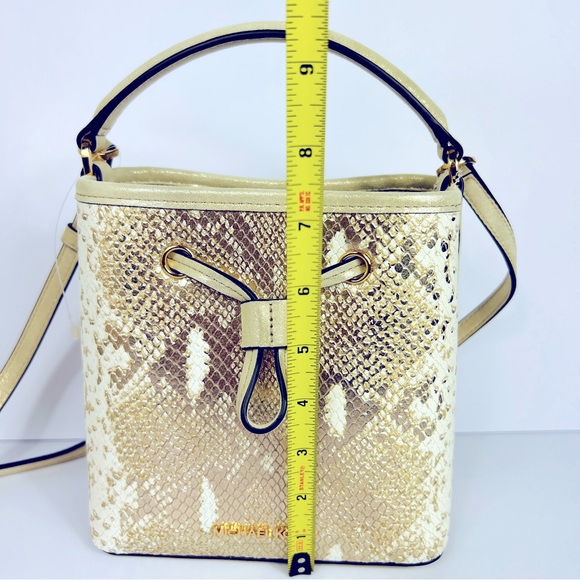 Michael Kors Champagne Animal Print Drawstring Bucket Bag Crossbody Small NWT - Picture 6 of 9